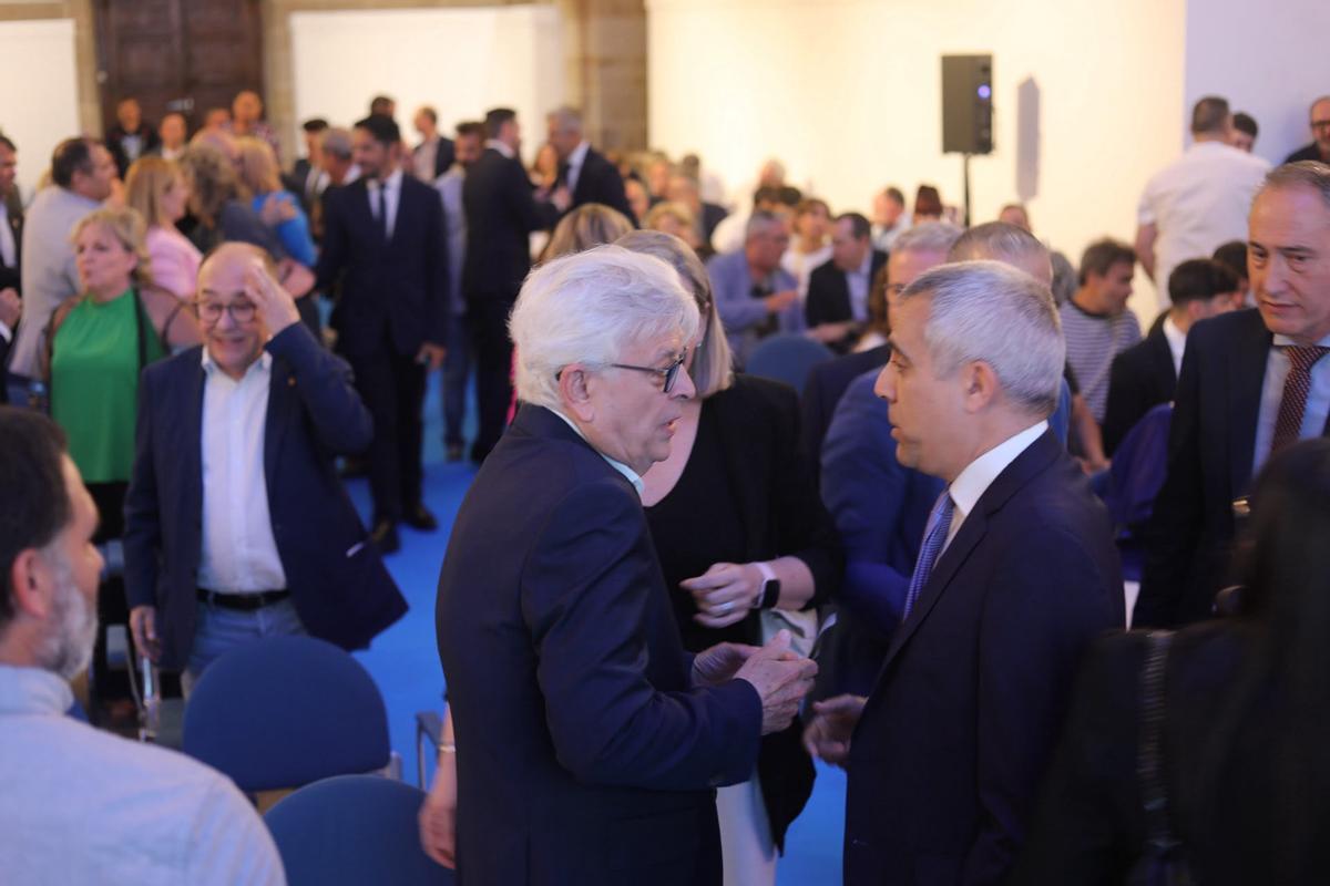 El público se coloca antes del inicio de la gala.