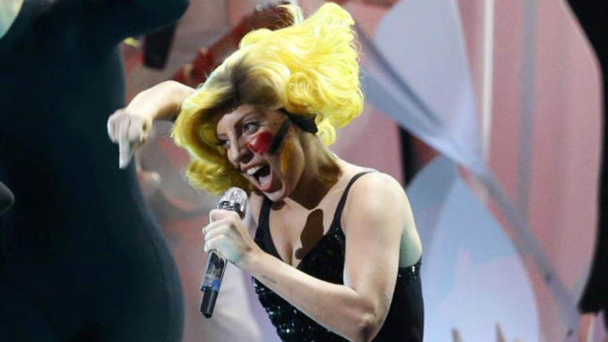 Lady Gaga interpreta &#039;Applause&#039; en los MTV.