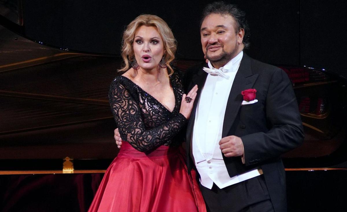 La soprano española Ainhoa Arteta y el tenor mexicano Ramón Vargas, en una actuación en el Teatro de la Zarzuela.  | ELENA DEL REAL / TEATRO DE LA ZARZUELA