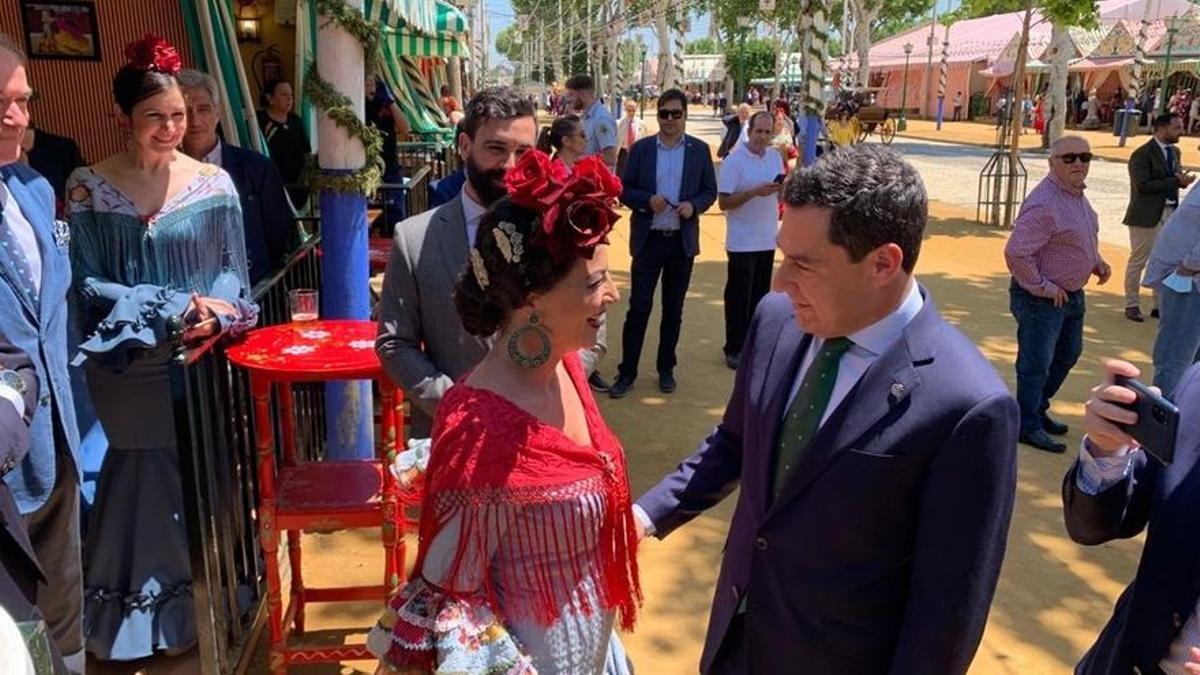 Macarena Olona y Juanma Moreno Bonilla en la Feria de Sevilla.