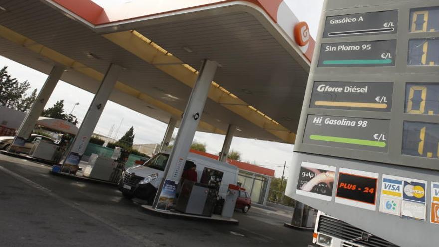 Pavón pide a Urbanismo que respete el decreto que deniega ampliar una gasolinera de la Albufereta