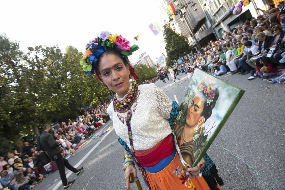 Oviedo celebra el desfile del Día de América en Asturias