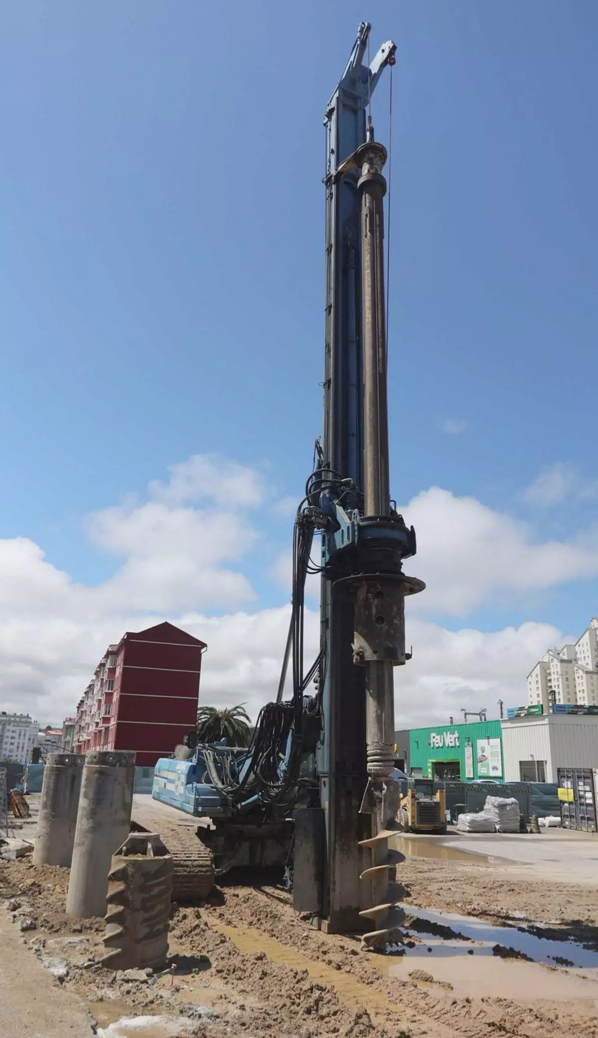 Una ‘superperforadora’ de 22 metros en la intermodal de A Coruña