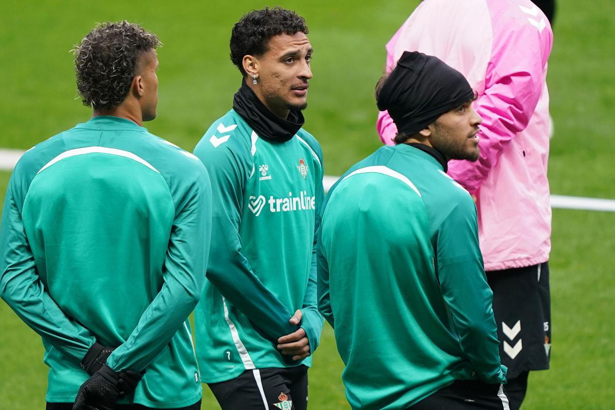 Braga (Portugal), 07/04/2026.- Real Betis player Antony attends a training session at the Sporting de Braga Stadium, in Braga, Portugal, 07 April 2026. Real Betis will play against Sporting de Braga in the UEFA Europa League first leg quarter-finals match in Braga on 08 April. EFE/EPA/HUGO DELGADO
