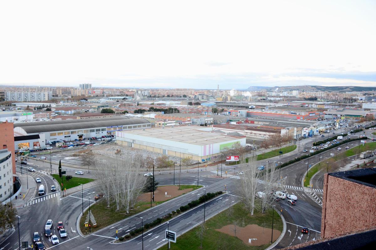 Entorno de la avenida Cataluña, en la confluencia con el tercer cinturón, una de las zonas que exige mejoras urgentes.