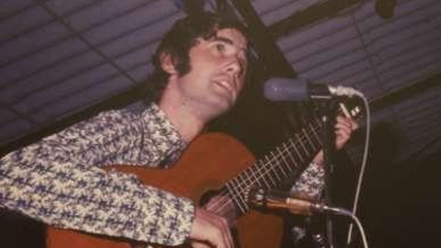 Víctor Manuel y Karina, en dos imágenes del archivo de El Jardín, cedido al Ayuntamiento.