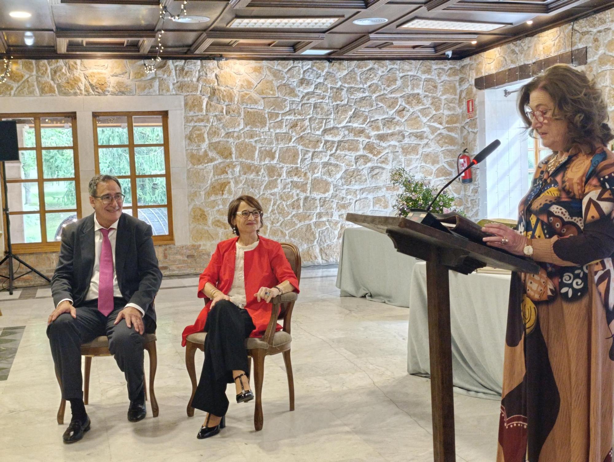 Emotivo y multitudinario homenaje a los sanitarios de Villabona