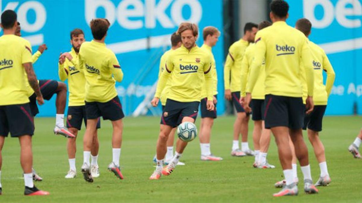 Cada vez más finos: así entrenó el Barça a dos días del regreso