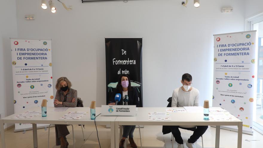 Primera feria en Formentera para poner en contacto a empresas con demandantes de empleo