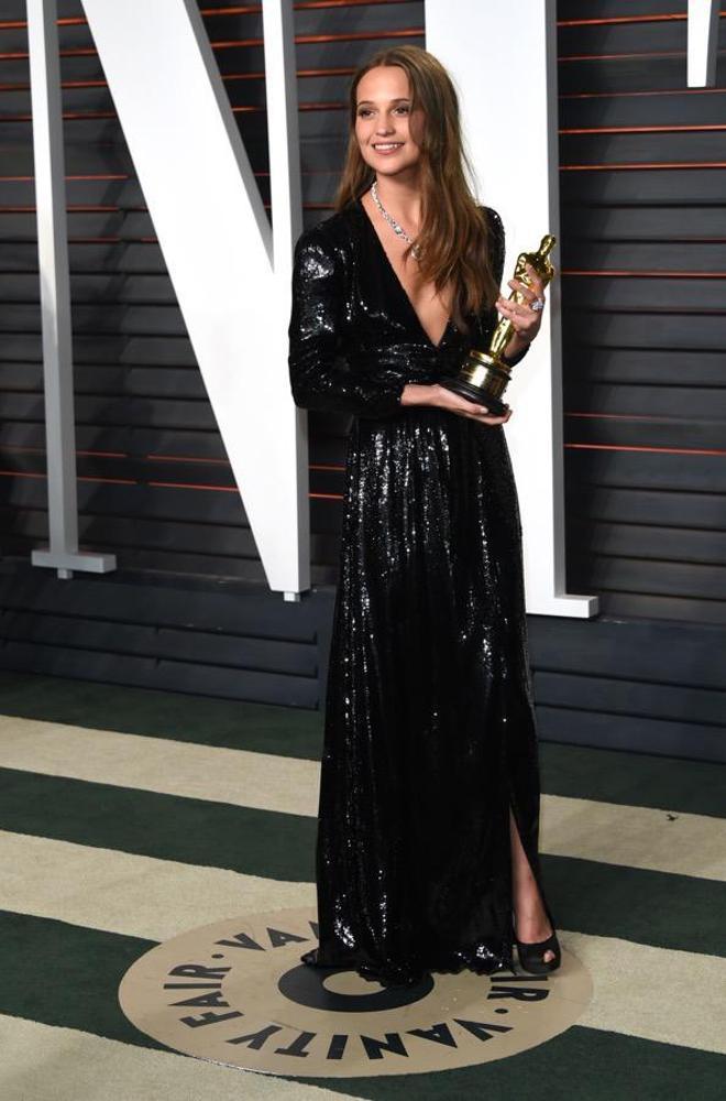 Vanity Fair Oscar Party, Alicia Vikander con plataformas