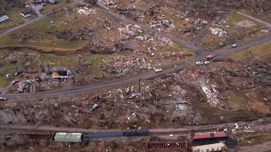 Una onada de més de 30 tornados deixa almenys 70 morts als Estats Units