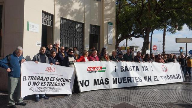 UGT y CCOO se concentran por el primer caso de muerte por accidente ...