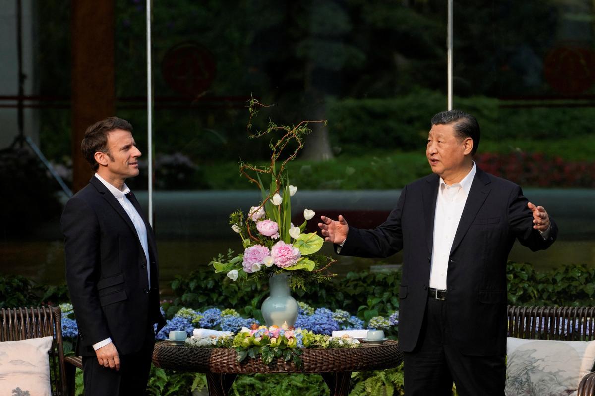 Xi Jinping ofrece la ceremonia del té a Macron en el final de su gira por China