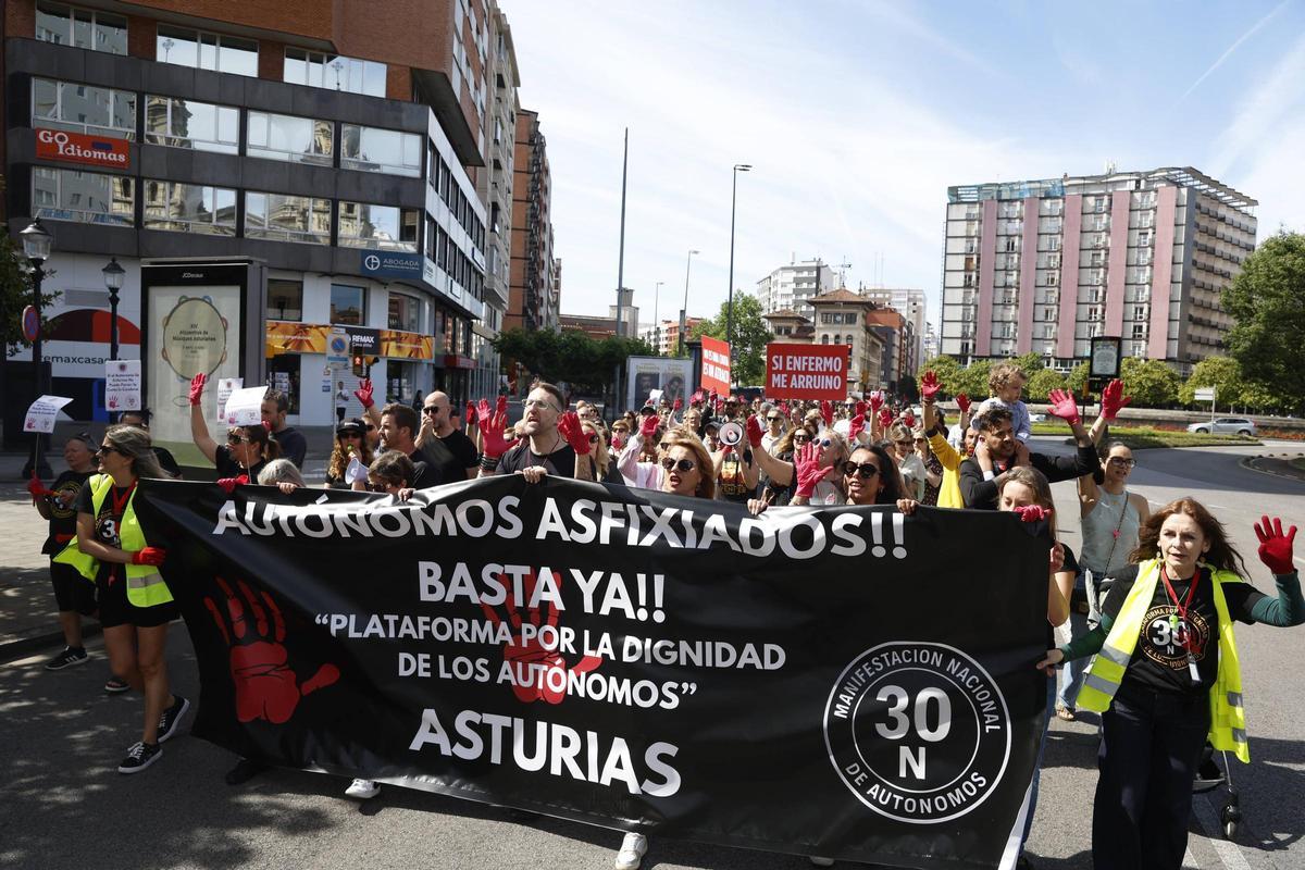 La protesta de los autónomos en Gijón, en imágenes La protesta de los autónomos en Gijón, en imágenes