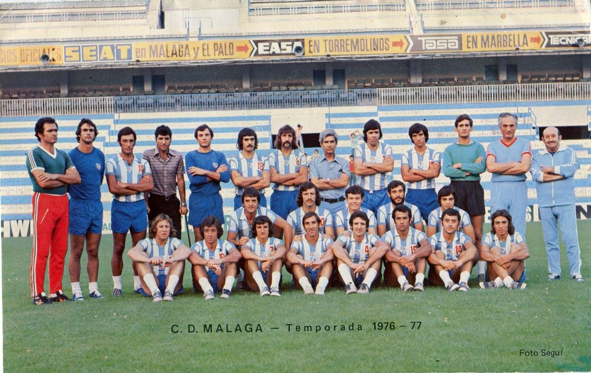 Fotografía de la plantilla del C.D. Málaga en la temporada 76/77 realizada por el fotógrafo catalán.