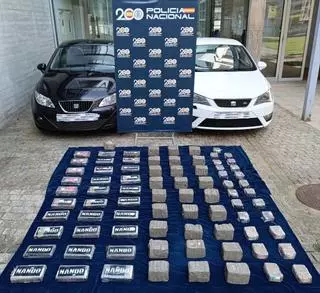 Así escondían kilos de hachís y coca en coches aparcados en un parking público de Vigo
