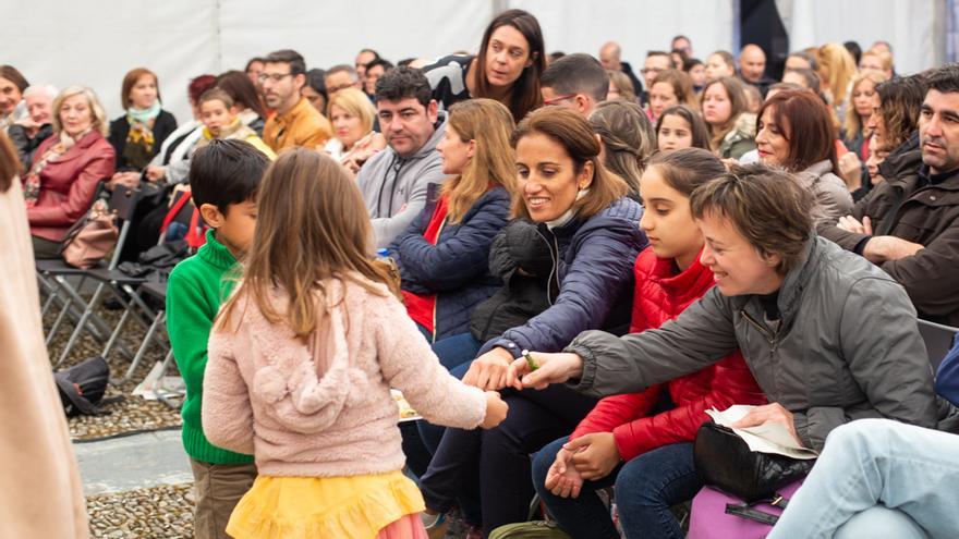 Público en las actividades de &quot;Cangas sin gluten&quot;, en una edición anterior.