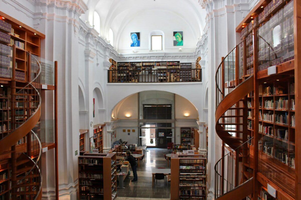 Iglesia y Hospital de San Juan de Dios (Biblioteca) en Llerena.