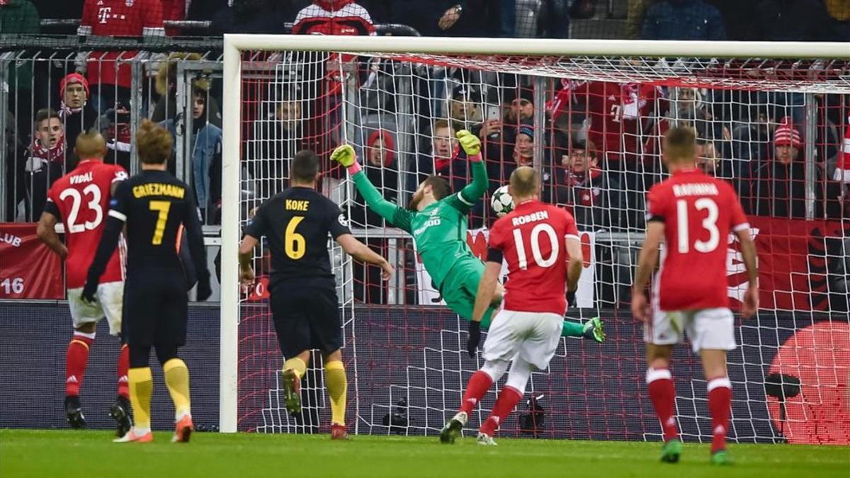 Oblak no pudo hacer nada para evitar este magistral lanzamiento de Lewandowski