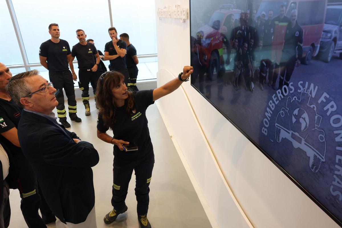 Rueda de prensa en la Diputación de Málaga de los bomberos que han prestado ayuda tras el terremoto de Marruecos.