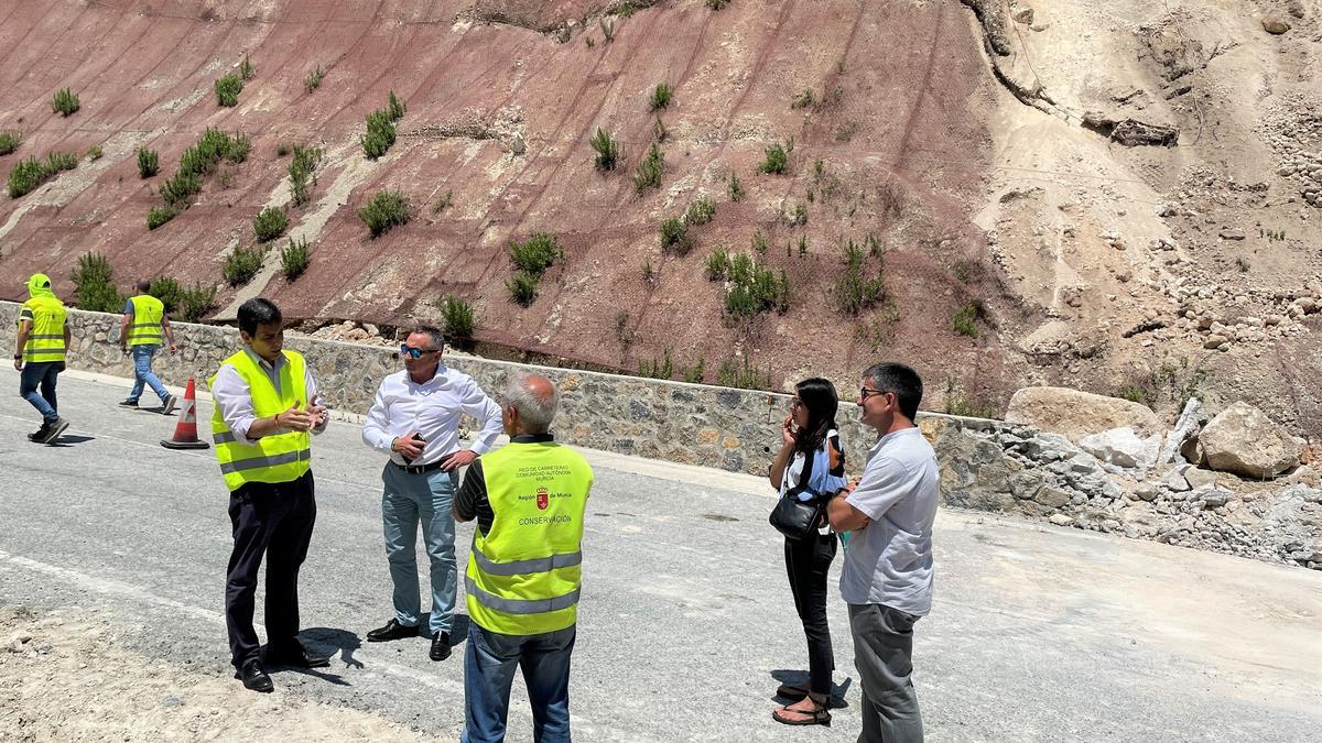 Visita del consejero y el alcalde de Moratalla