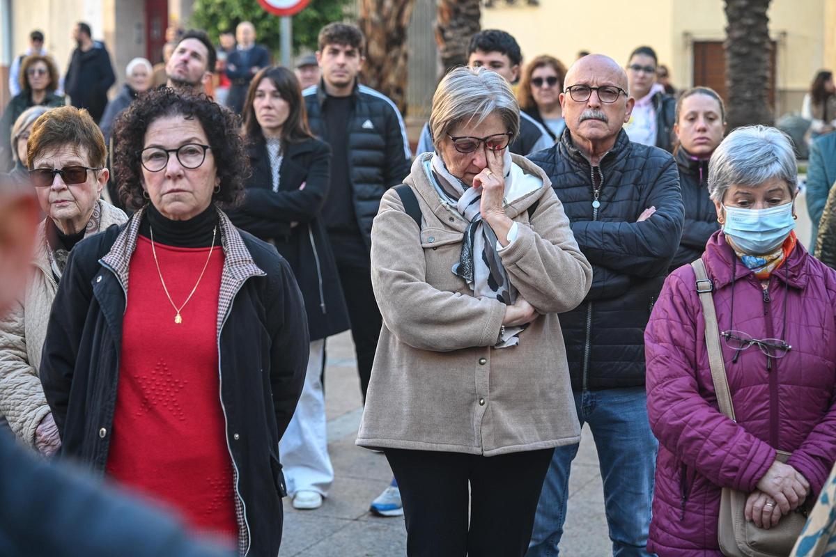Minuto de silencio en Crevillent por la joven fallecida en un incendio