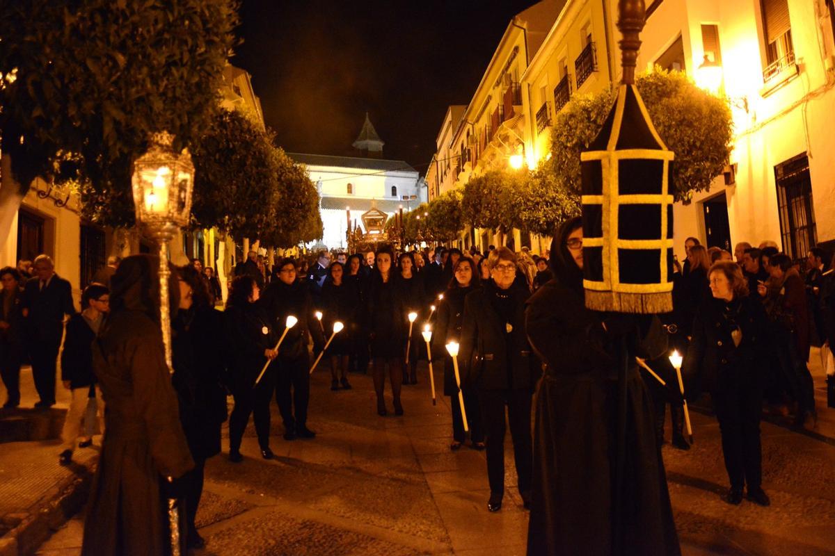 Participación de las hermanas en la procesión del Viernes Santo en Aguilar.