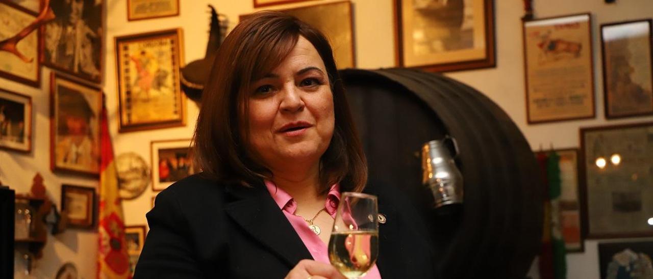 Antonia Carmona, propietaria de la Taberna El Capricho y Señora de las Tabernas por el Aula del Vino.