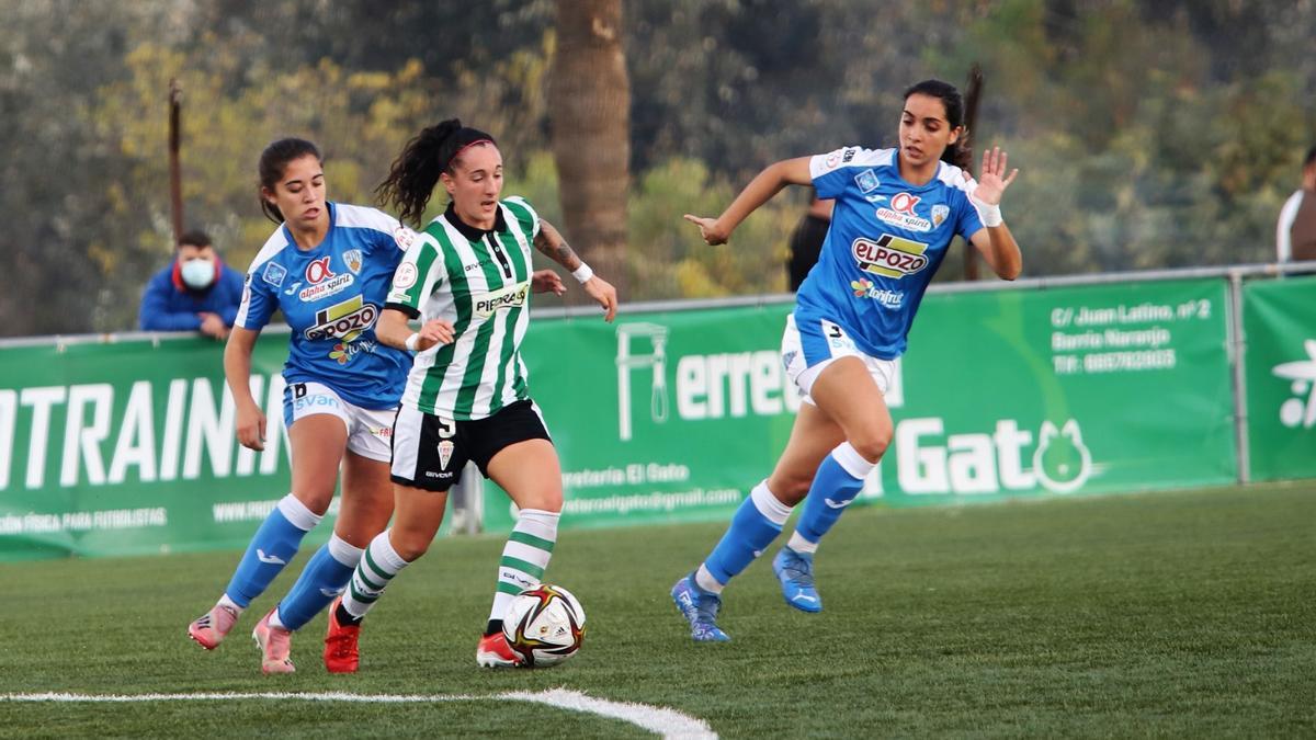 Lance de un partido del Córdoba CF Femenino esta temporada 21-22 en la Ciudad Deportiva.