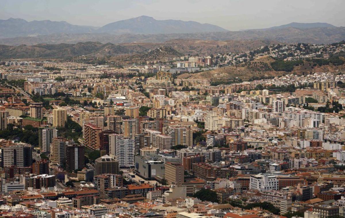 Una vista aérea de Málaga capital. | ÁLEX ZEA