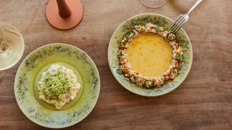 Ceviche amarillo y ensaladilla de cangrejo.