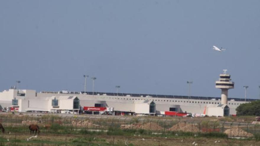 Ordentlich Verkehr herrscht in den Weihnachtsferien am Flughafen von Son Sant Joan.