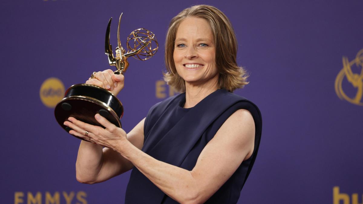 Los ganadores de los premios Emmy 2024. Jodie Foster recoge su Emmy a mejor actriz protagonista de miniserie o película para televisión (True Detective: Noche polar)