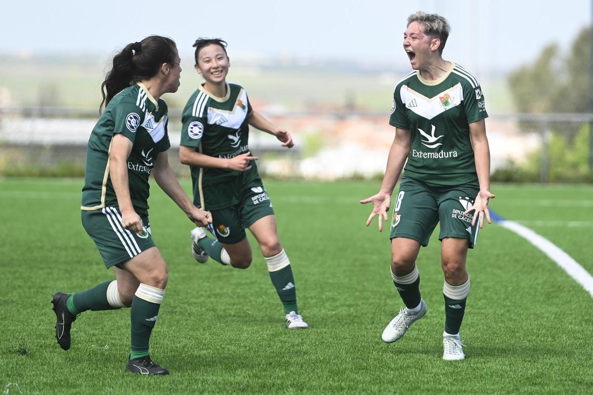 Las imágenes del Cacereño Femenino - Barça B
