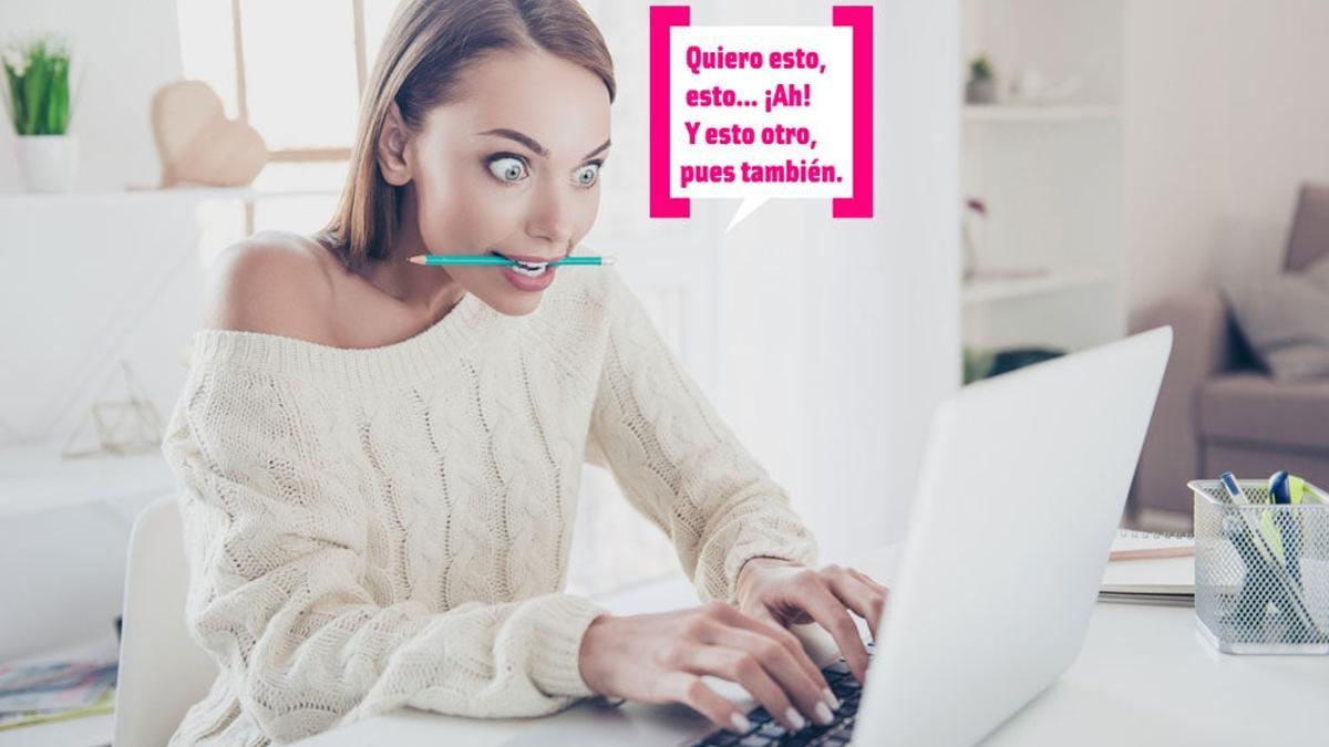 Chica comprando por internet.