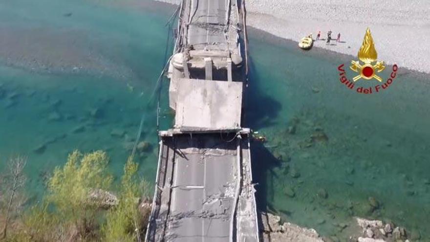 Dos heridos tras derrumbarse un puente sobre un río en Italia