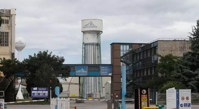 Saint-Gobain acusa a los huelguistas de impedir los servicios mínimos y arriesgar la instalación