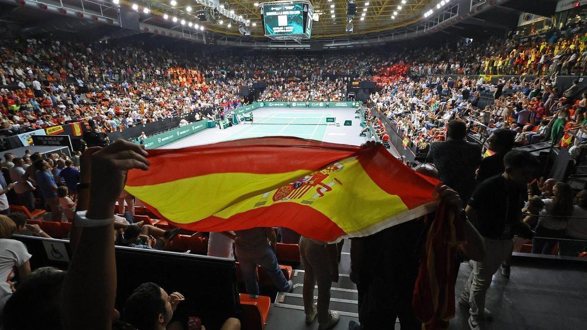 Los aficionados llenaron La Fonteta para la serie entre España y Serbia con Novak Djokovic