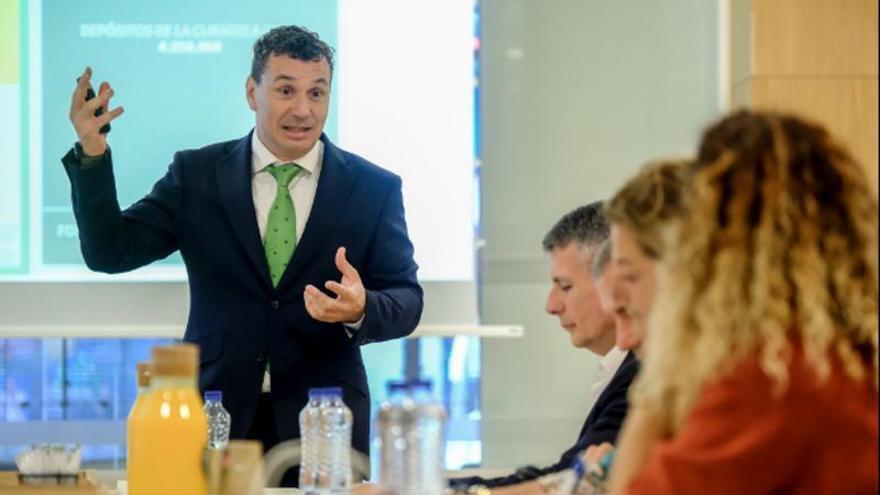 Cajasiete exhibe salud financiera y responsabilidad con la sociedad canaria