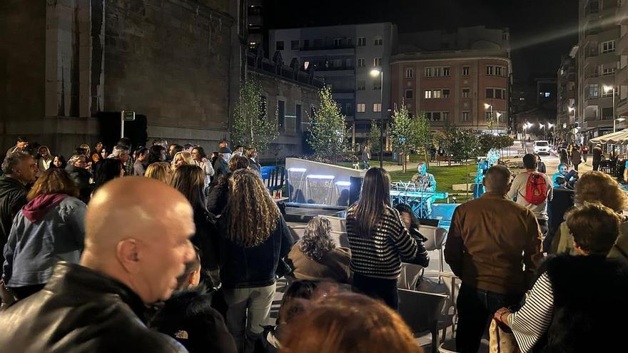 Hasta la alcaldesa de Avilés se echa un baile en La Merced: así ha sido la celebración del fin de las obras