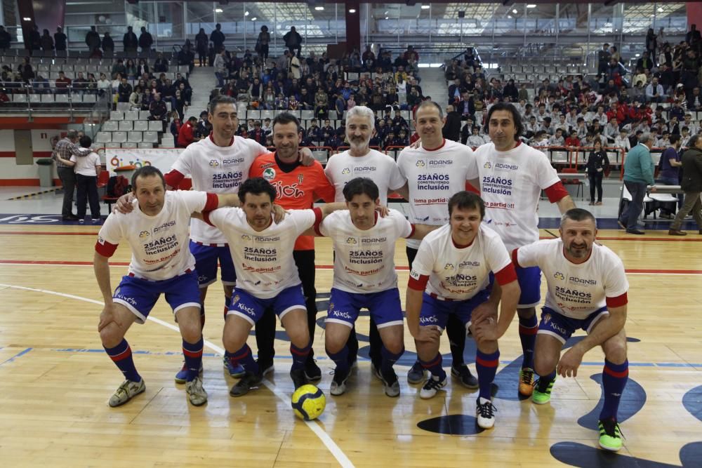 Partido benéfico entre exjugadores del Sporting y del Oviedo en favor de la Asociación Adansi