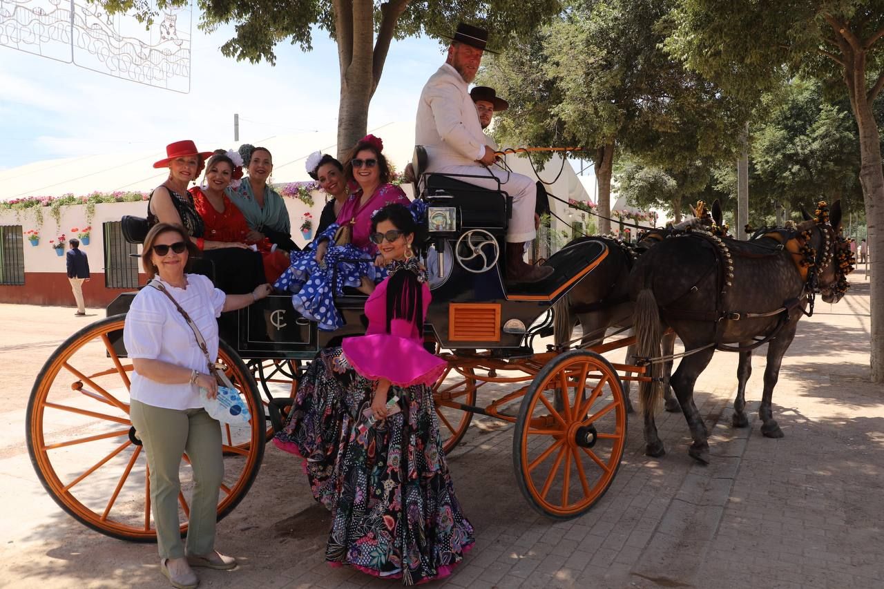 Amigos y familiares en el martes de Feria