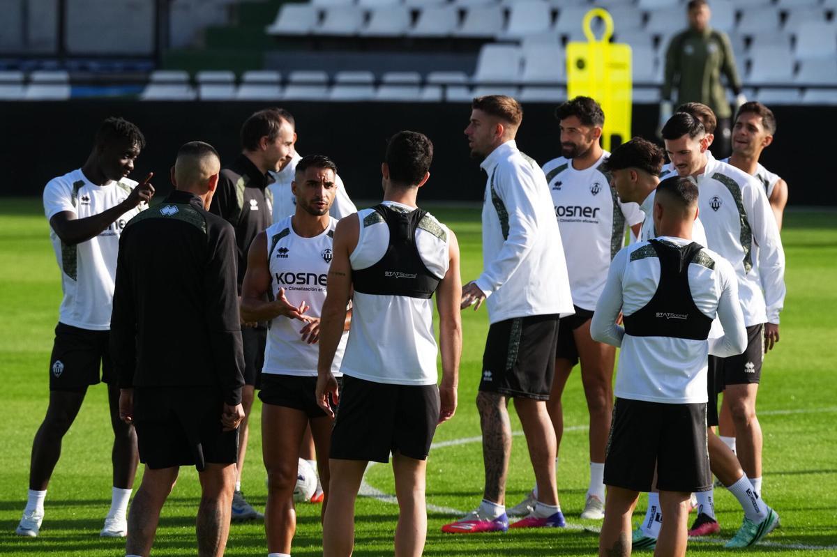 Galería | El CD Castellón entrena en el SkyFi Castalia antes de recibir al Sporting
