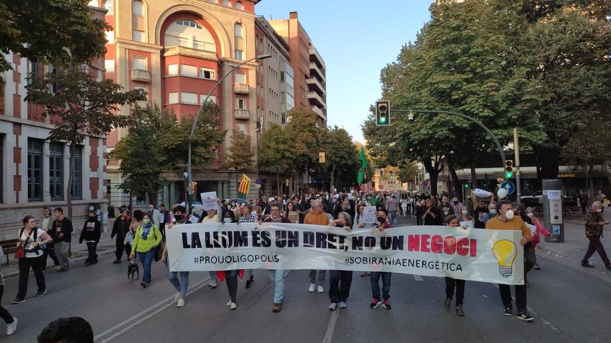Protesten a Girona contra el model energètic