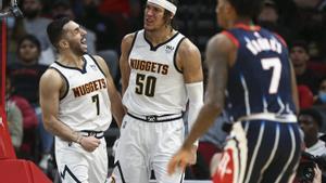 Campazzo, izquierda, junto a Aaron Gordon en su etapa en los Denver Nuggets.