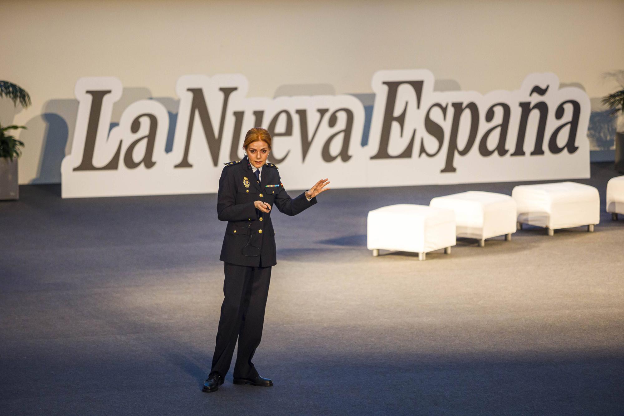 EN IMÁGENES: Así fue la conferencia de la jefa de la Policía Científica de Asturias ante centenares de escolares 

