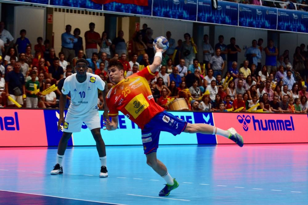 España escala la montaña y se despeña en el Mundial Júnior de Balonmano