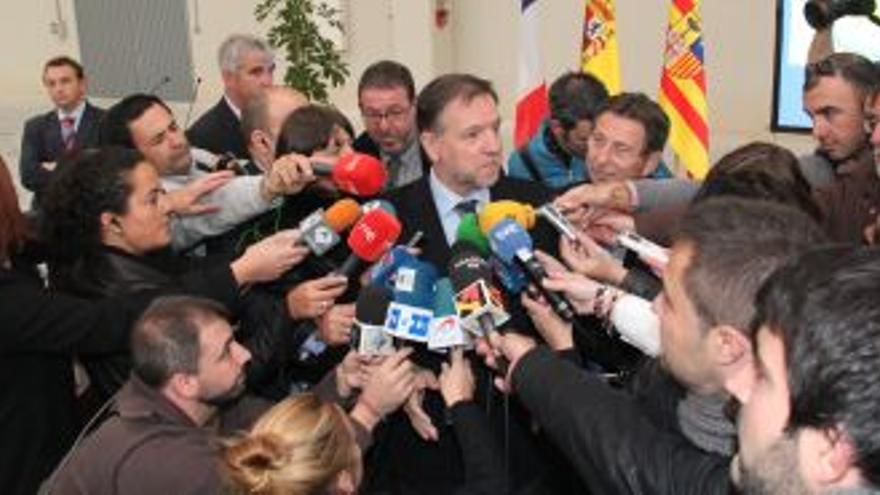 Zapatero aúpa a Iglesias al tercer puesto en el organigrama del PSOE