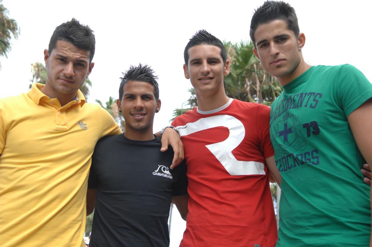 Vitolo, Viera, Vicente y Juanpe, en junio de 2010, tras anunciar la UD que tendrán ficha profesional.