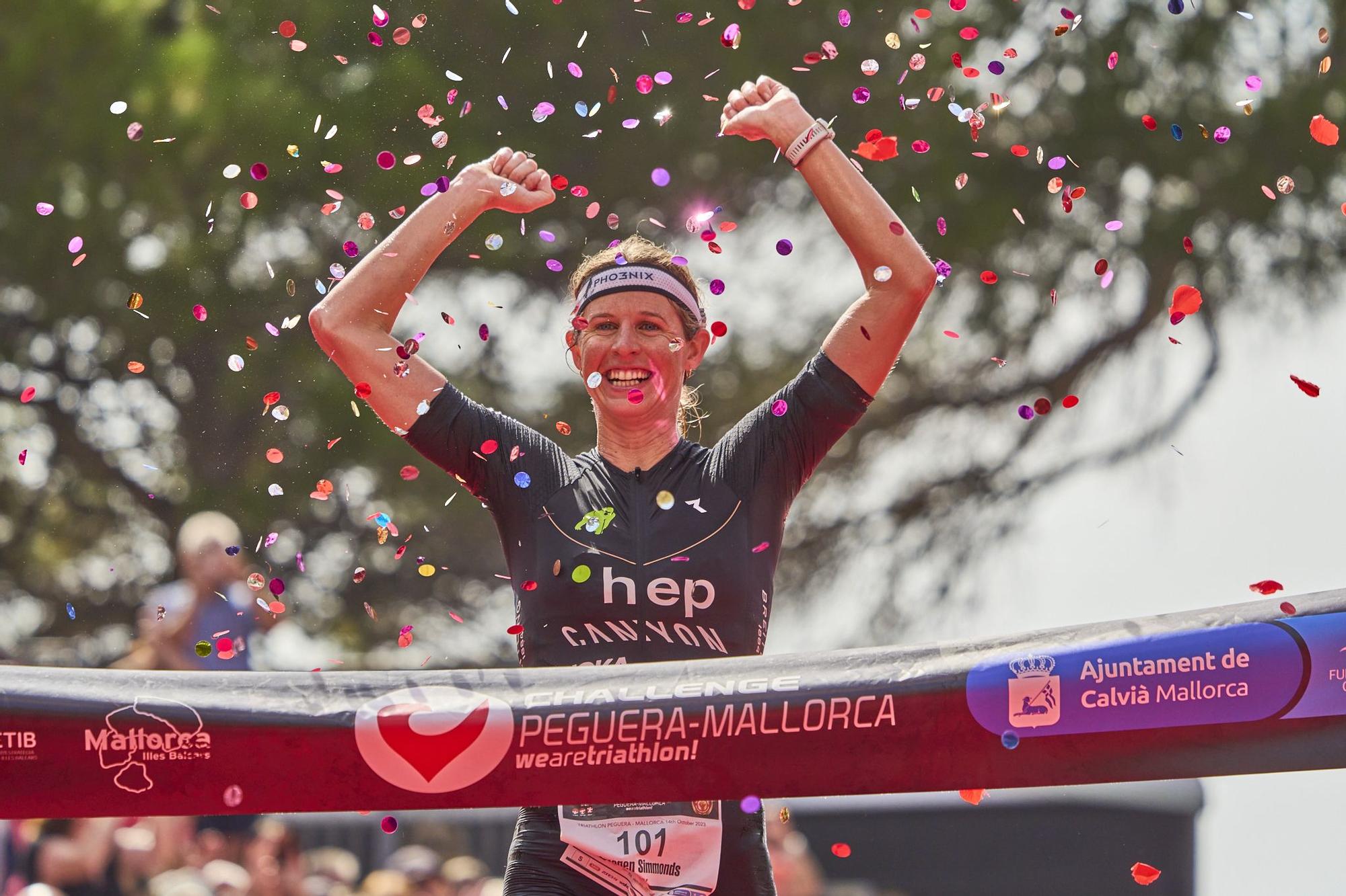 Más de 1.500 triatletas disputan el triatlón Challenge Peguera Mallorca